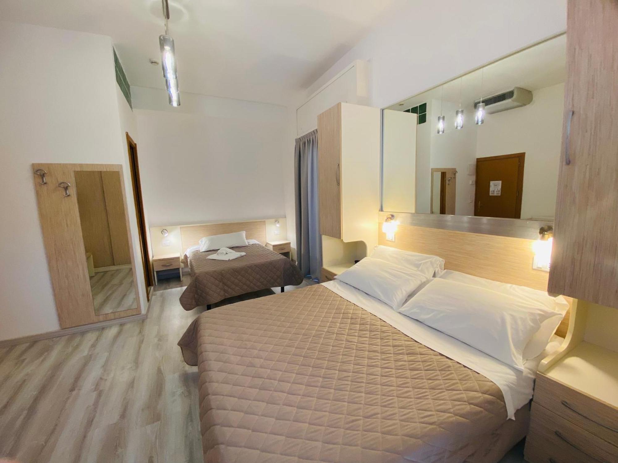 Hotel Butterfly Wellness & Spa 리미니 외부 사진